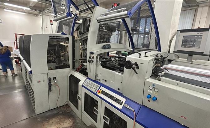 KOLBUS SIGLOCH - KOLBUS BF 511 Compact Casing-in-line HB 530 with Sigloch hard cover book production